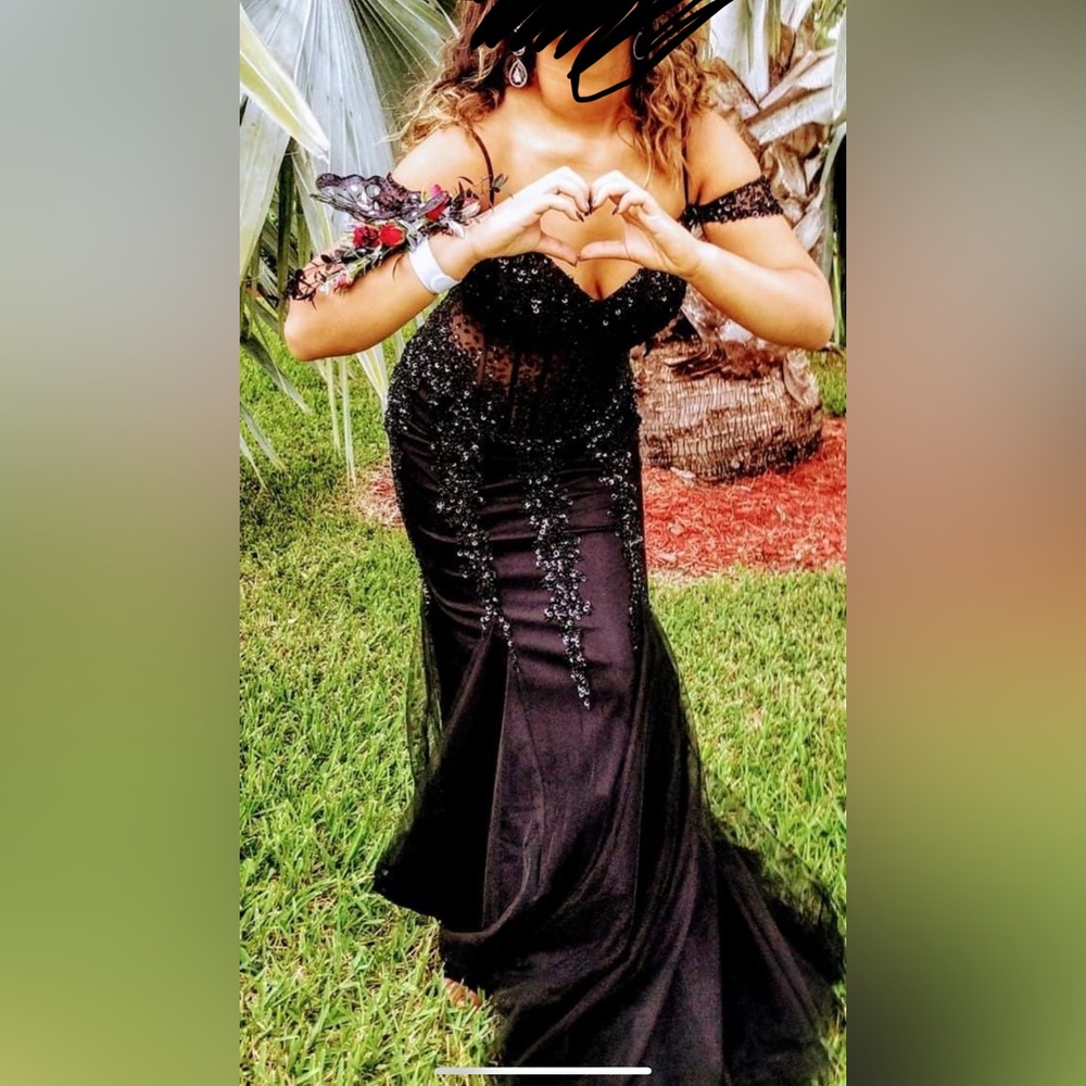 Black sequin proms dress only worn once